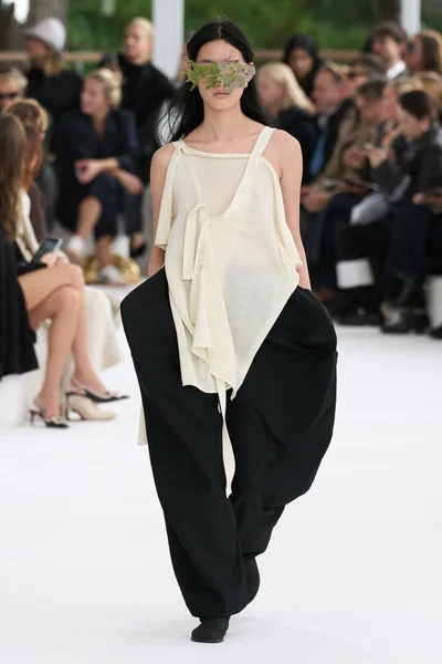 Look 19